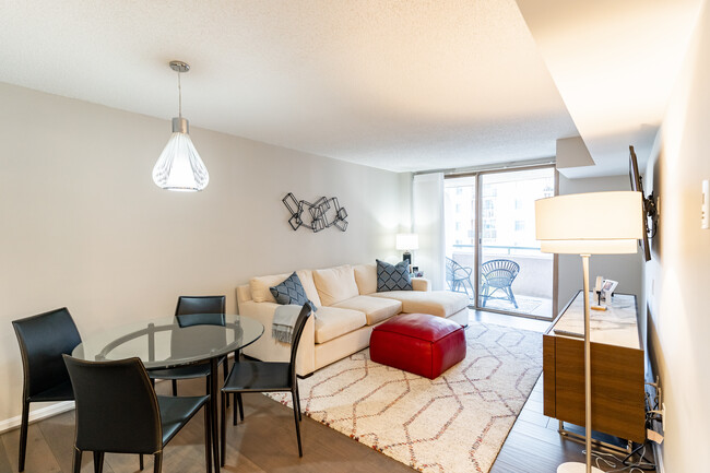 Dining/Living area - 4808 Moorland Ln