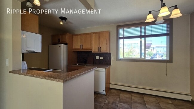 Building Photo - Modern 2 Beds, 1 Baths Apartment/Condo | N...