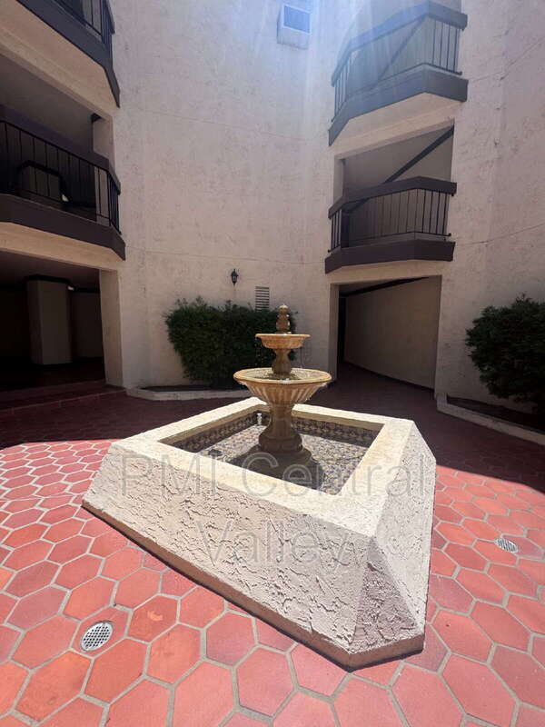 Foto del edificio - 39865 Cedar Blvd