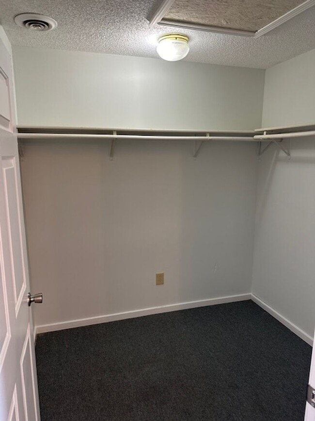 Foto del edificio - Renovated 2 Bedroom 1 Bath Unit for Rent!