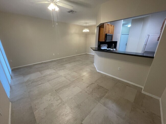Building Photo - Pembroke Pines Paradise: Luxe 2-BR/2.5-Bat...