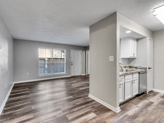 Foto del edificio - 250 El Dorado Blvd