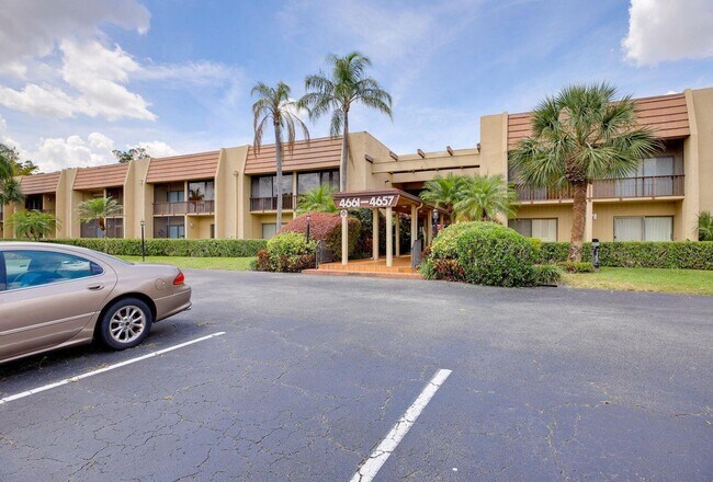 Building Photo - 4661 Fountains Dr S