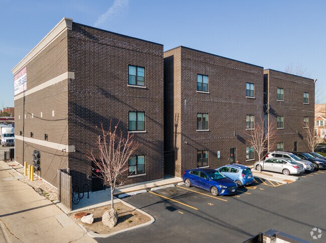 Foto del edificio - 4015 N Narragansett Ave
