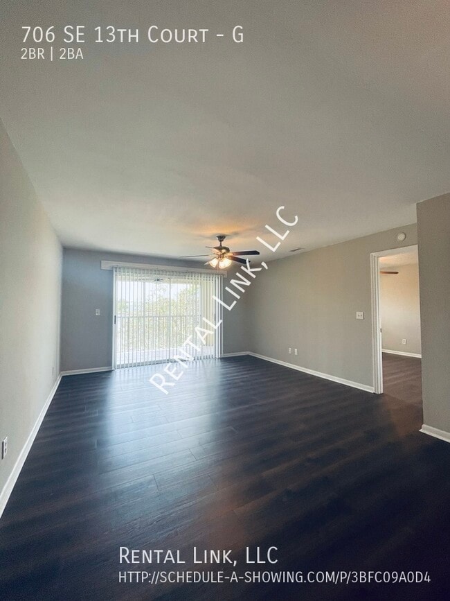 Building Photo - 706 SE 13th Ct