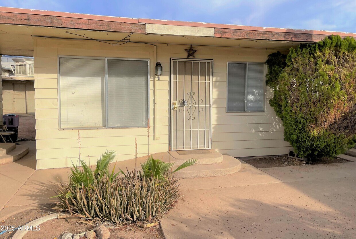 Foto principal - 1211 W Apache Trail