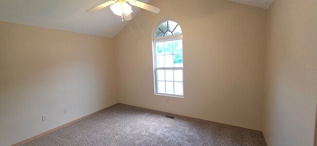 Foto del edificio - 3 Bedroom 2 Baths, Close to MSU!  $1395!