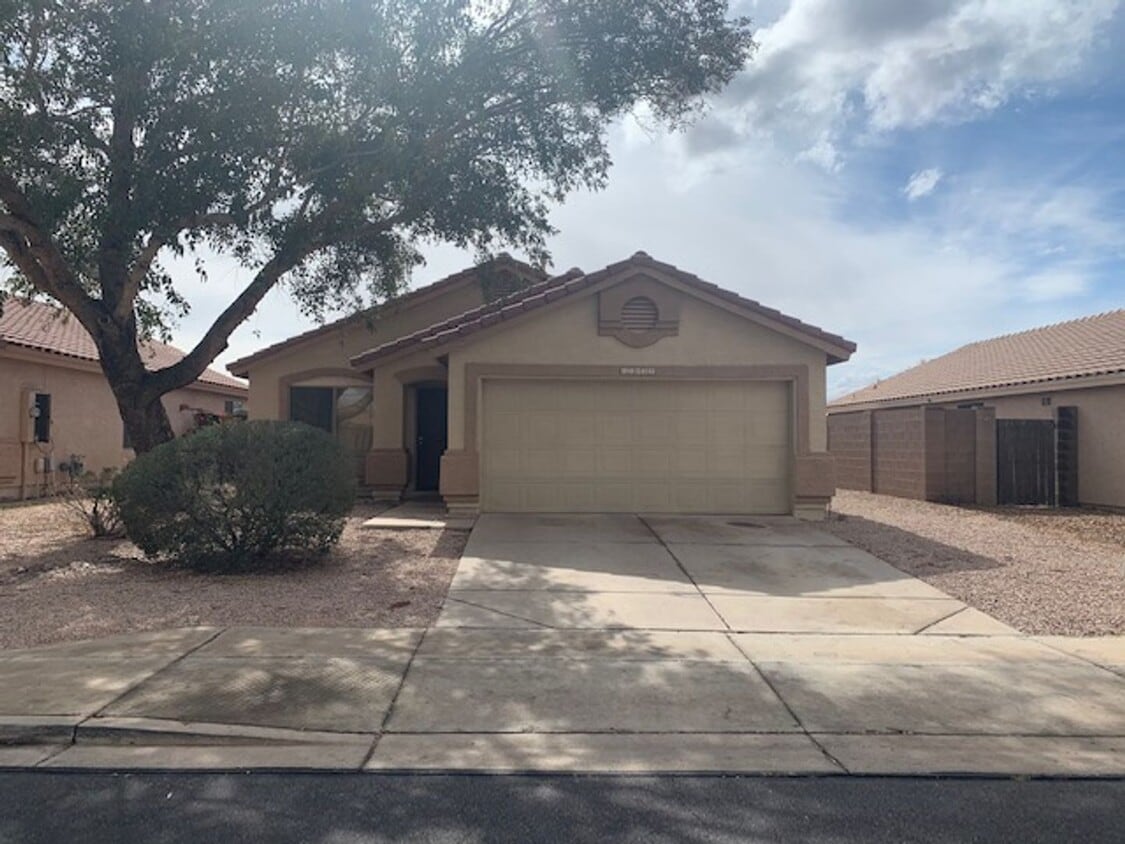 Primary Photo - 4 bedroom at Signal Butte/Southern