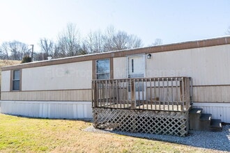 Building Photo - 805 Hillvale Rd