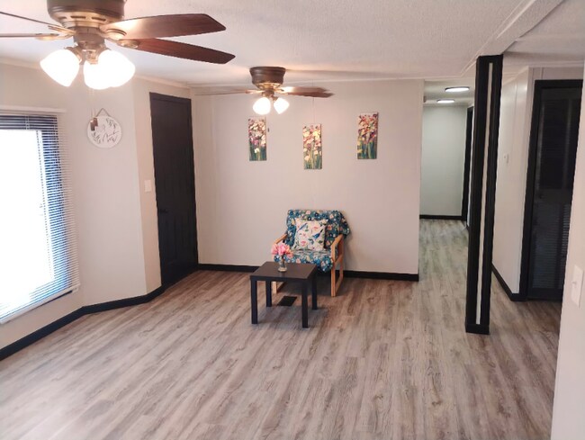 Foto del edificio - 1100 W Locust St
