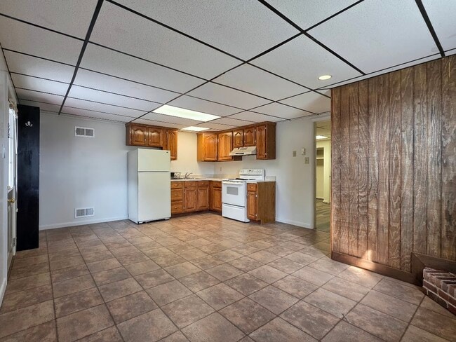 Building Photo - 150 Fruitville Pike