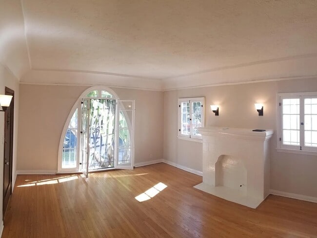 Building Photo - 341 N Curson Ave