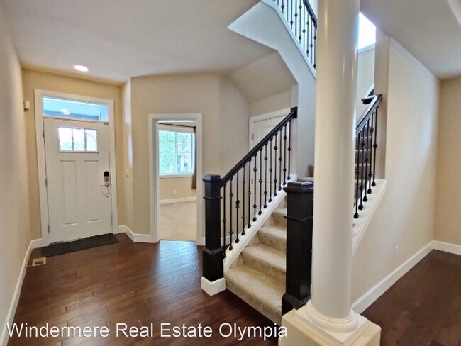 Building Photo - 4 br, 2.5 bath House - 1580 Ridgeview Loop SW