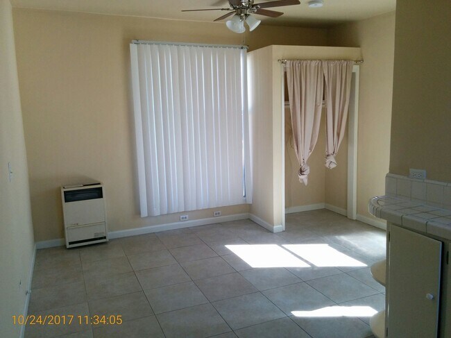 Foto del edificio - 624 W Beach Ave