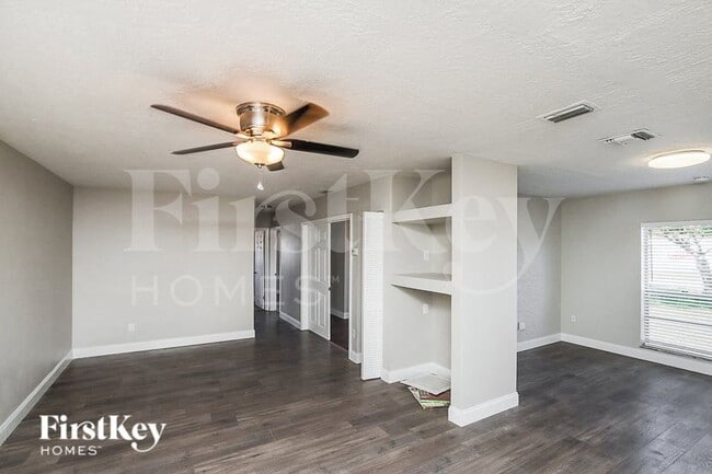 Building Photo - 990 Badger Dr NE