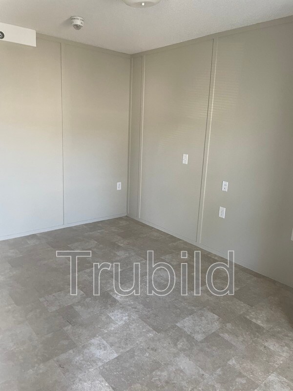 Building Photo - 120 Lakeside Ln