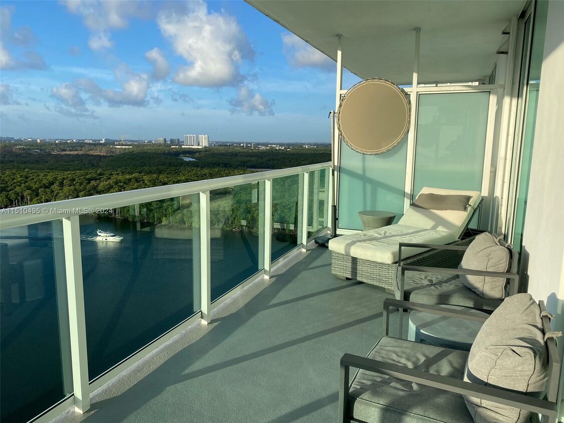 Foto principal - 400 Sunny Isles Blvd