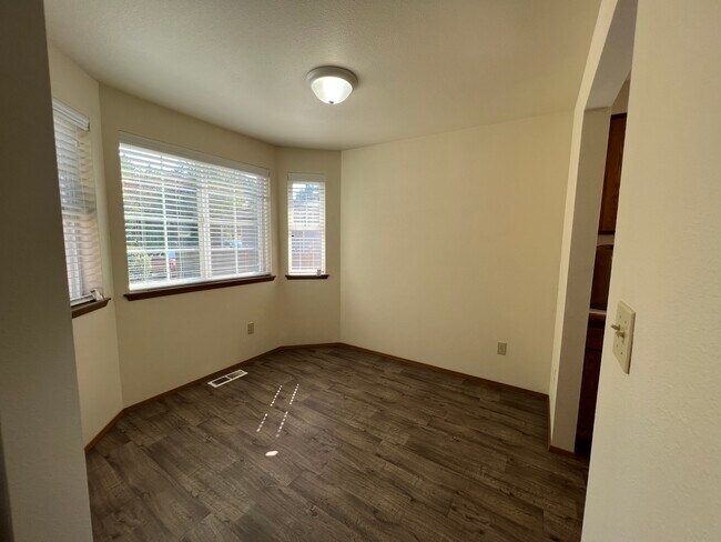 Building Photo - 720 14th Ave SE