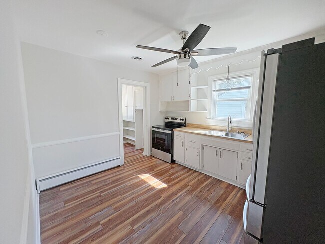 Foto del edificio - Newly Renovated 2-Bedroom Home in Vibrant ...