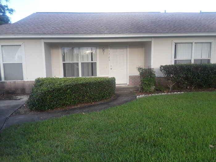 Great Property located in Golden Palm Townhome Rentals in Tavares FL