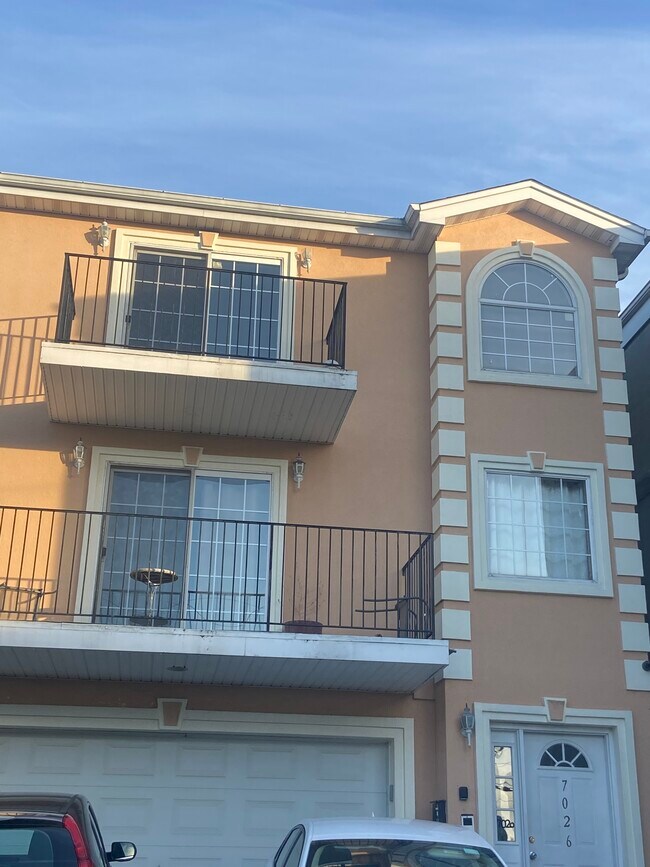 Foto del edificio - 7026 Smith Ave