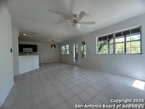 Building Photo - 568 Lake Forest