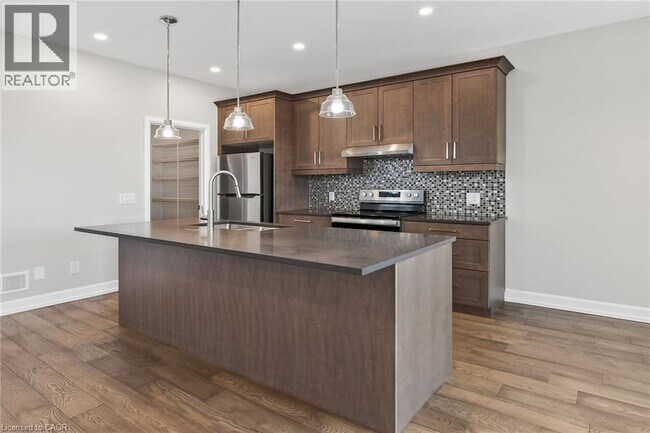 Photo du bâtiment - 3951 Mitchell Cres