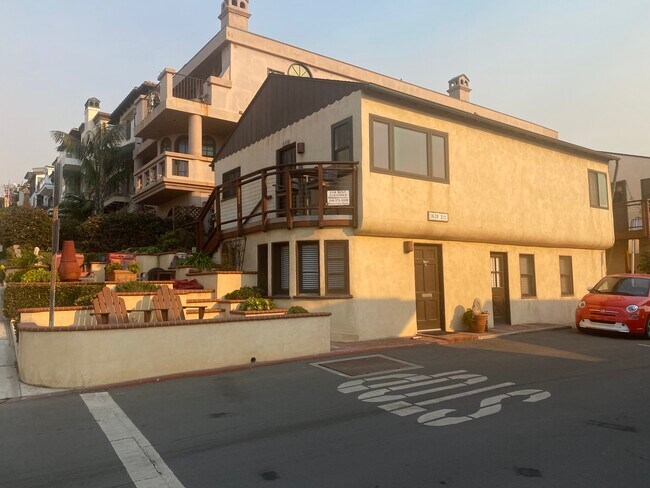 Upstairs furnished unit for rent - 112 19th St