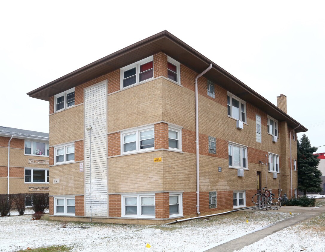 Building Photo - 221 W Michael Ln