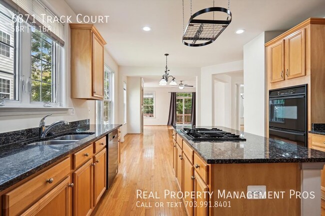 Building Photo - Qualify For a Zero Deposit/Downtown Haymarket