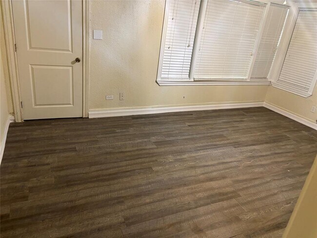 Foto del edificio - 311 3rd St N