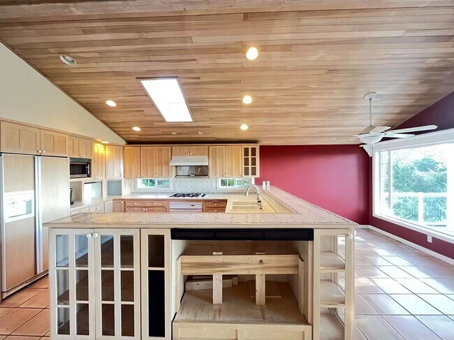 Building Photo - Great House For Rent