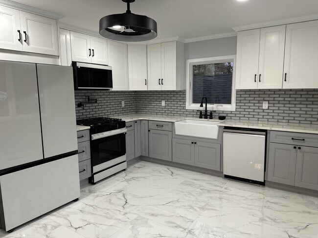 Foto del edificio - 595 Kingfisher Cir