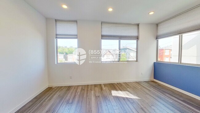 Building Photo - 3638 Courtland Pl S