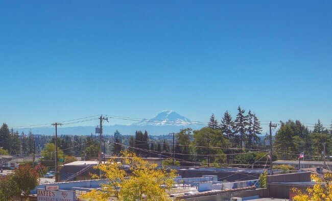 Foto del edificio - Roomy Townhouse in Downtown Burien, Excellent Walkable location!