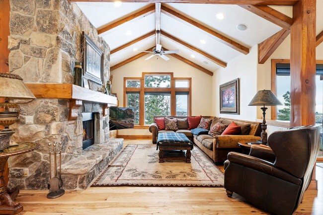 Building Photo - Luxury Townhome in The Boulders private co...