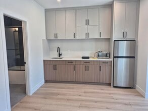 Building Photo - 2303 Hudson Ter