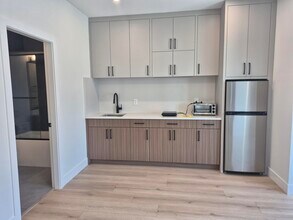 Building Photo - 2303 Hudson Ter