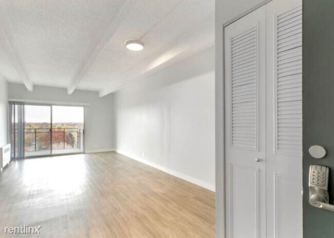 Building Photo - 1 br, 1 bath Apartment - 513 N Clarkson St