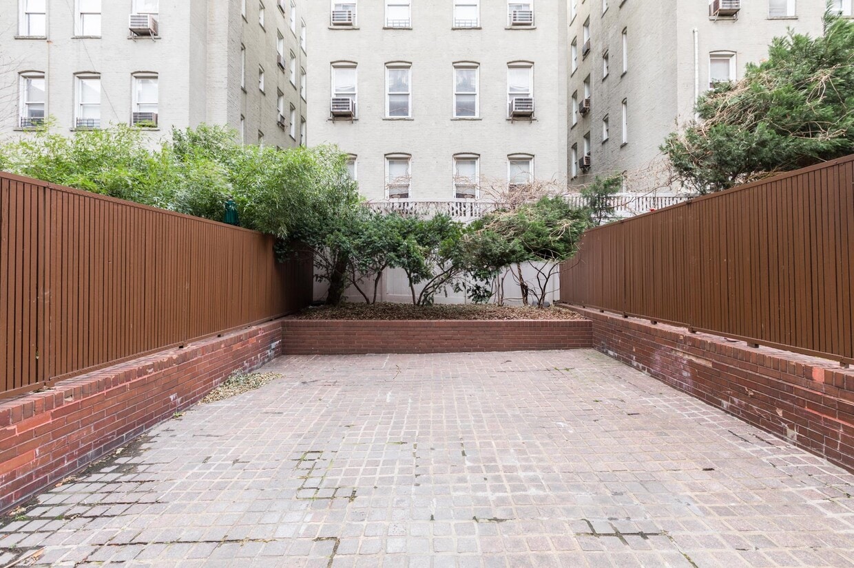 Primary Photo - 226 East 67th Street