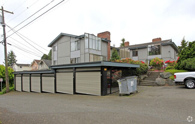 Primary Photo - 3401 Oakes Ave