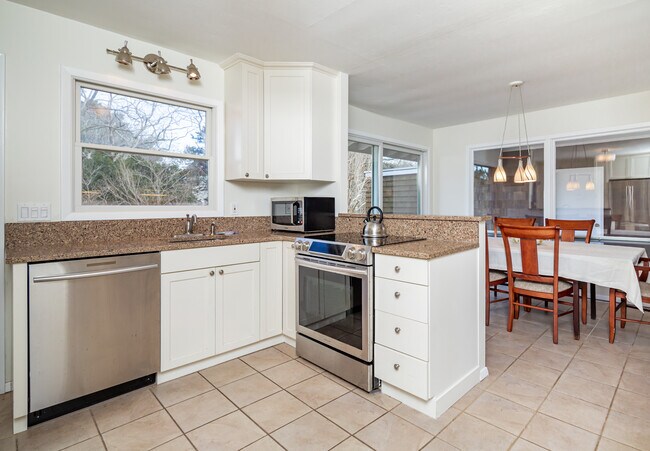 Building Photo - 79 Surf Dr