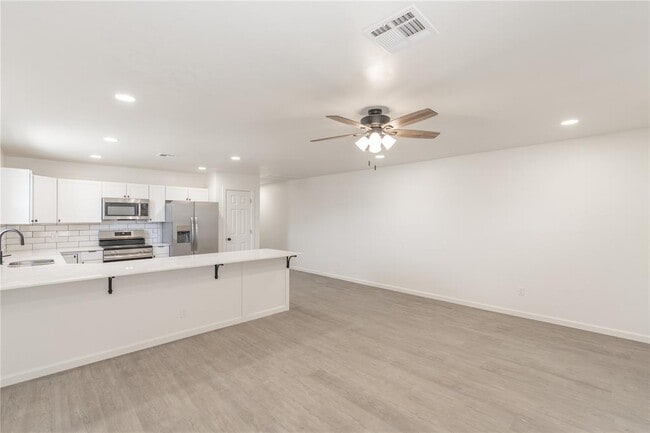 Building Photo - 787 NE 4th St