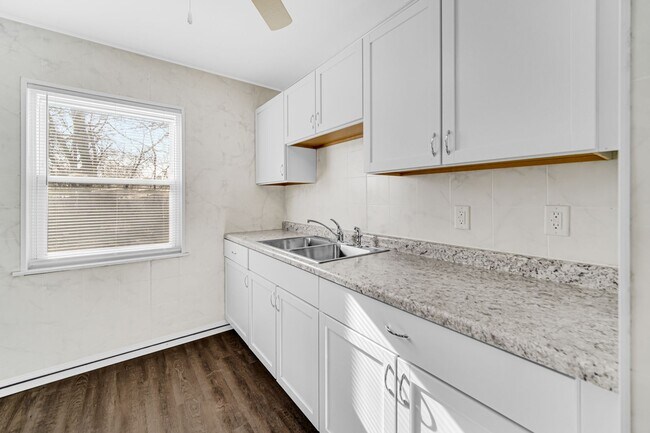 Building Photo - 3 Bedroom 1 Bathroom House for rent!