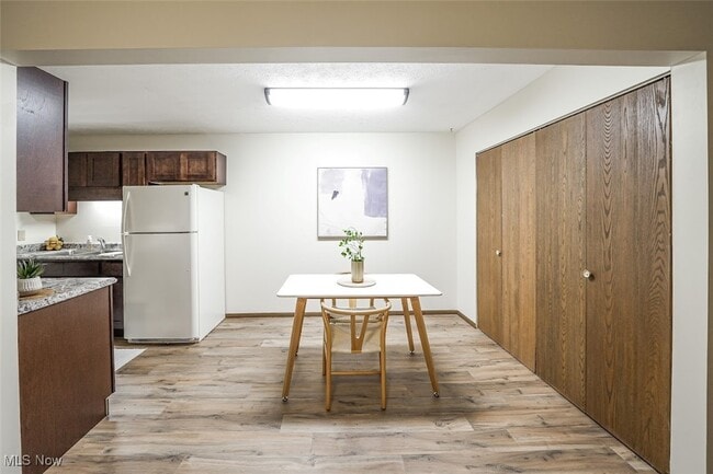 Building Photo - 8140 Southwood Dr