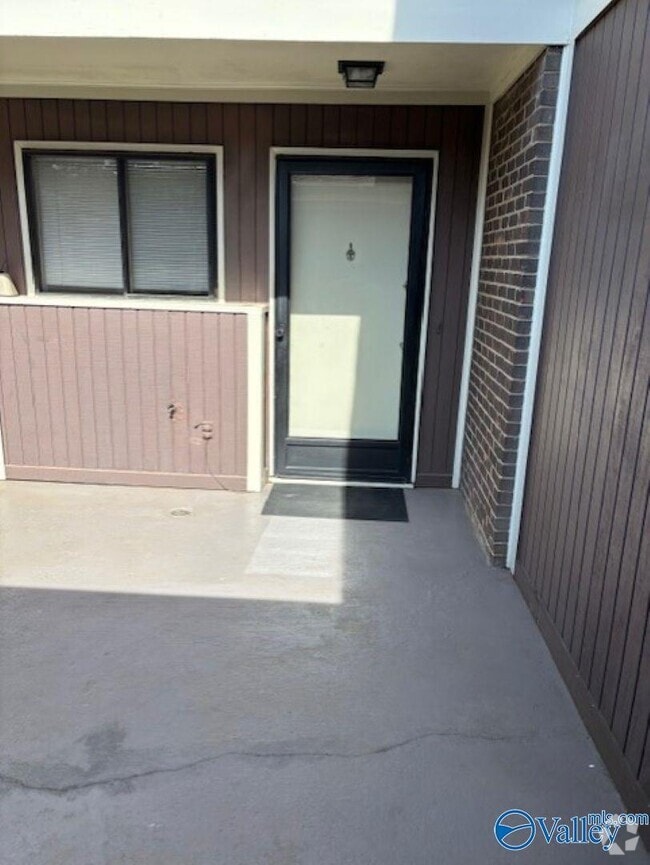 Building Photo - 206 Springvale Cir
