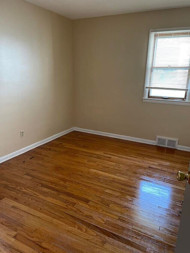 Primary Photo - Beautiful 3 bedroom single family home Sec...