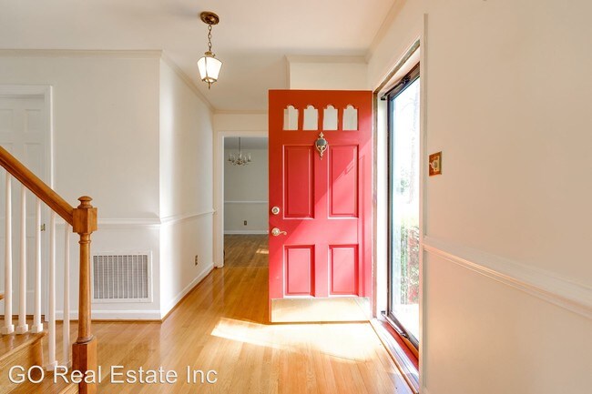 Building Photo - 4 br, 2.5 bath House - 2828 Scarsborough Dr.