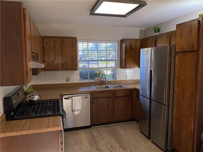 Foto del edificio - 7706 Brodie Ln