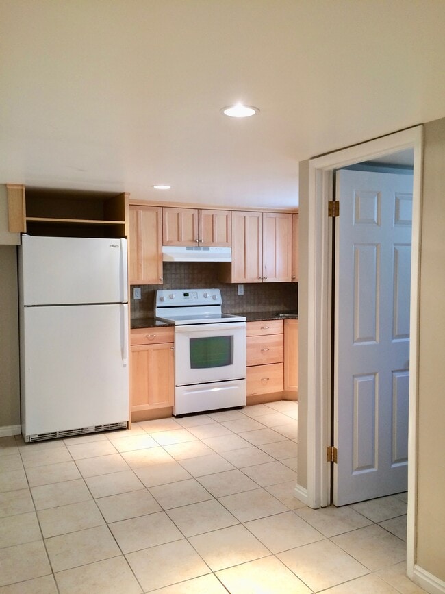 Foto del edificio - 1688 Blaine Ave